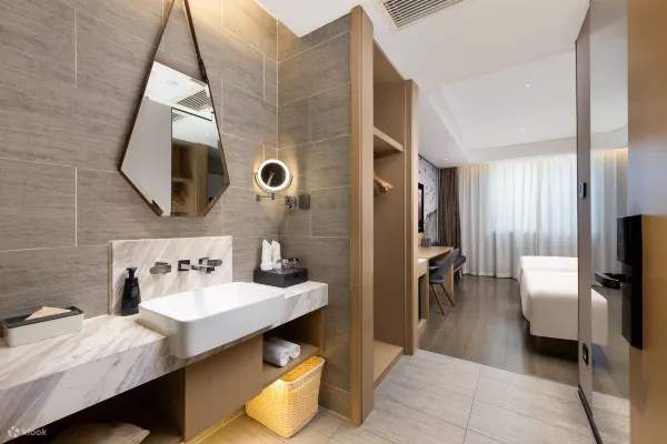 Hotel room wash area environment display map